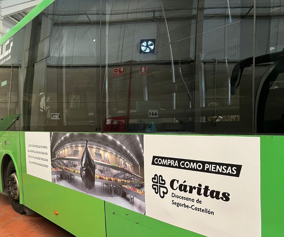 Autobús "Compra como piensas"
