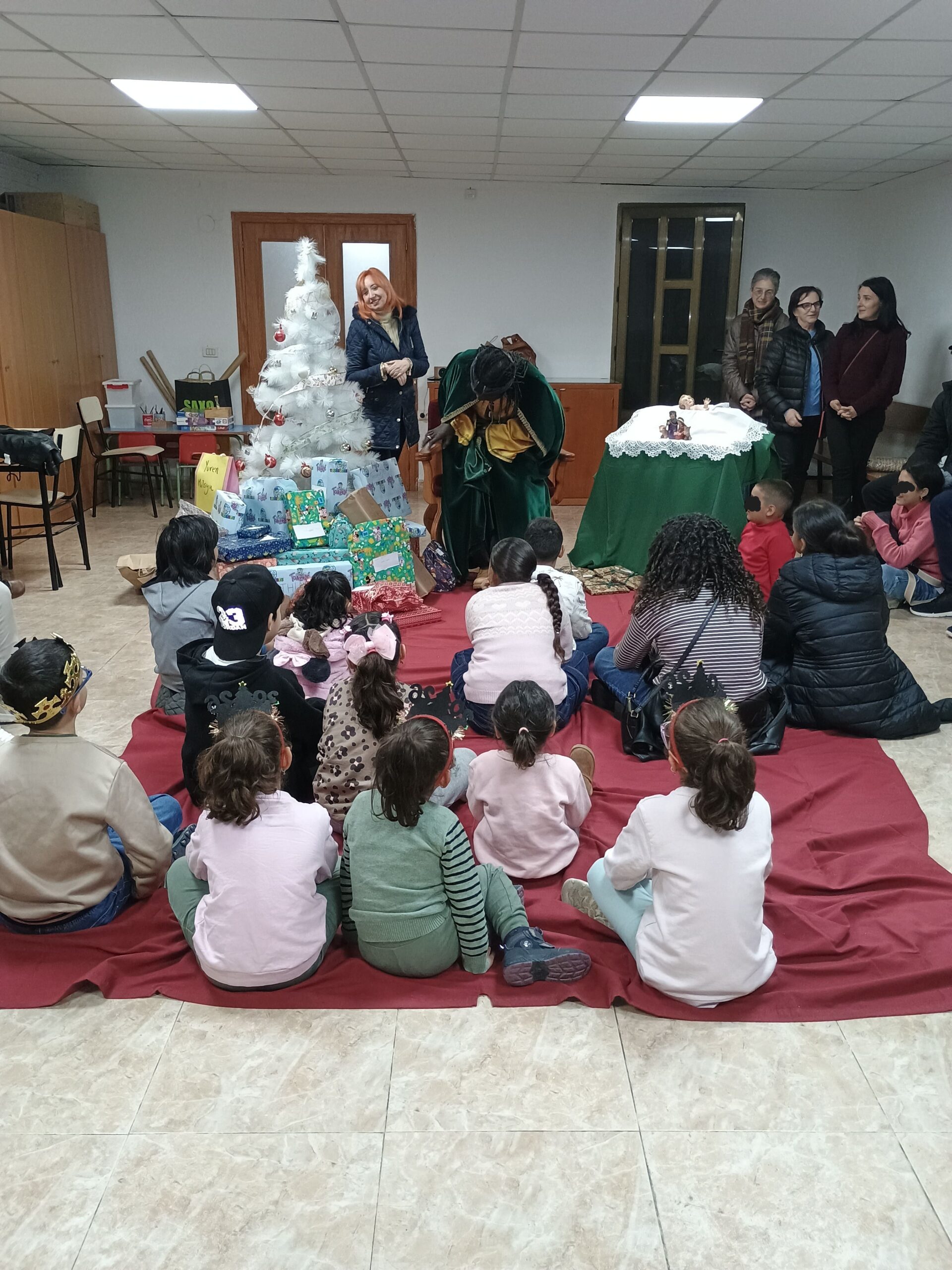 Paje en Santos Evangelistas. Con niños